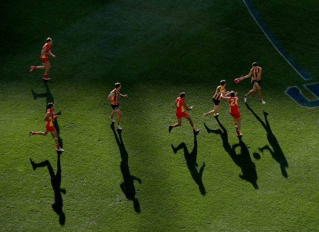 Hawthorn Hawks vs Gold Coast Suns, Melbourne Cricket Ground, June 2017. Canon EOS 1DS Mk II, 70-200mm f/2.8 lens @ 120mm. 1/1600s @ f5, ISO 500.